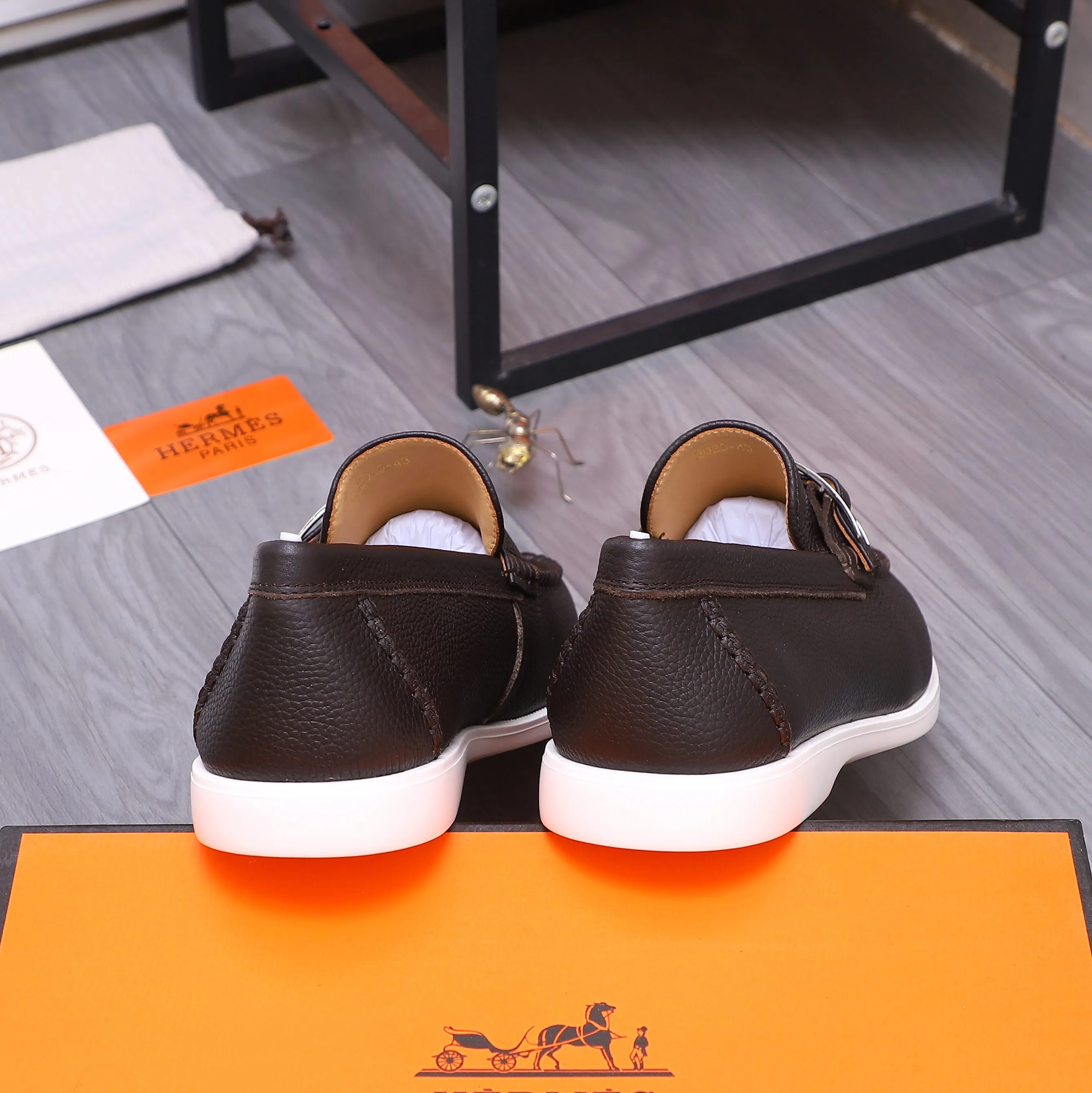 Men's shoes 💰p560 Product trademark: HERMES "Hermes" casual slip-on men's shoes. Regular size: 38-46 (45.46 is custom-made and non-returnable) Product materials: Selected pebbled cowhide upper, cowhide lining, original foam rubber ultra-light sole